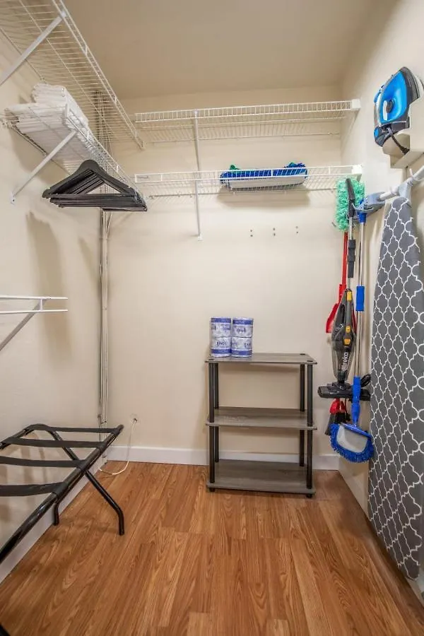 Classic Dt 1Br With City View By Zencity Saint Louis Apartment